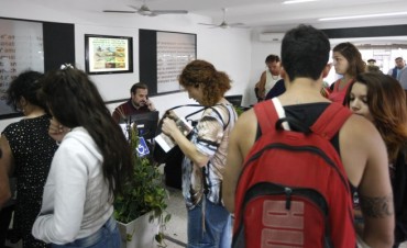 Giri atendi&oacute; a los turistas en el CIT de la Rambla Casino La ciudad est&aacute; colmada