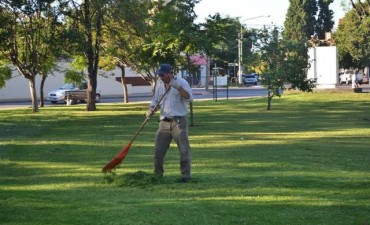 Nuevos trabajos de mantenimiento integral en la plaza Eduardo Costa