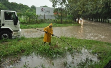 R&aacute;pido accionar del Municipio para desagotar calles anegadas por intensas lluvias