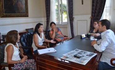 Abella recibi&oacute; a las autoridades del Colegio de Trabajadores Sociales