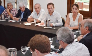 Abella se reuni&oacute; con intendentes y el vicegobernador por el tema islas