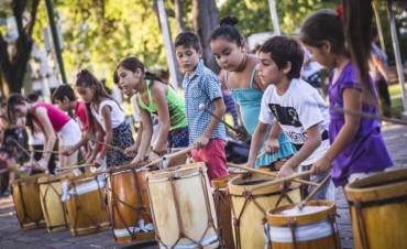 Contin&uacute;an las clases abiertas en la plaza Eduardo Costa 