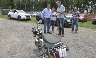 Recuperan y entregan una moto robada a su due&ntilde;o