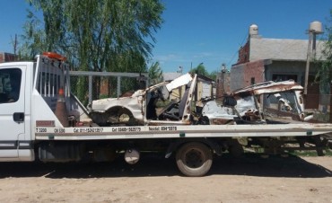 San Cayetano: el Municipio secuestr&oacute; 9 autos y 4 autopartes abandonadas en la v&iacute;a p&uacute;blica