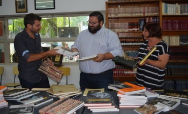 La Biblioteca Municipal recibi&oacute; una importante donaci&oacute;n de libros de arte 