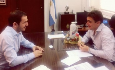 El Intendente gestion&oacute; obras de iluminaci&oacute;n para la colectora de Otamendi