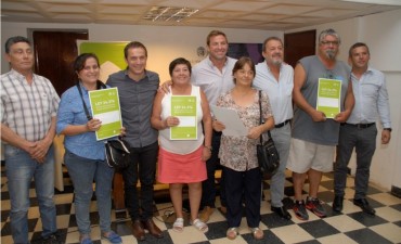 La Provincia entreg&oacute; escrituras en Campana y Luj&aacute;n