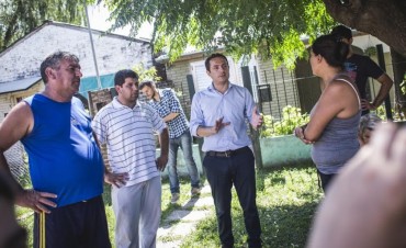 Las Campanas: el Municipio comenz&oacute; a colocar asfalto recuperado 