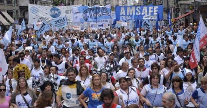 Docentes exigieron la convocatoria a paritarias