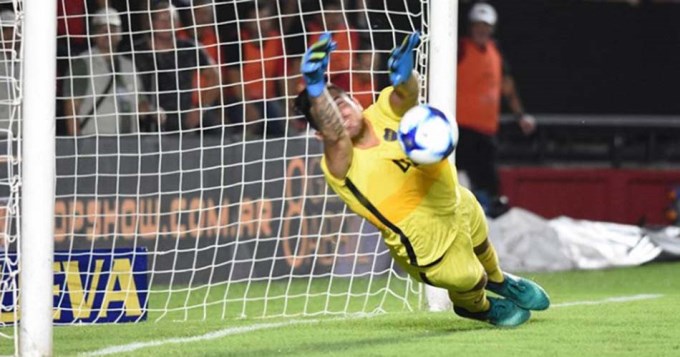  Rossi aprob� en el debut en el arco de Boca Juniors
