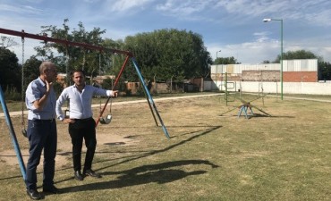 El Intendente recorri&oacute; el predio donde se construye la plaza de Las Campanas 