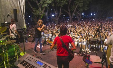 Cultura en verano: miles de vecinos disfrutaron del show gratuito de Vilma Palma