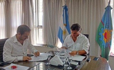 Abella firm&oacute; un convenio para iniciar el traspaso al Municipio del Servicio Alimentario Escolar