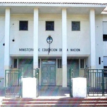 Abrazo simb�lico a la Escuela Normal