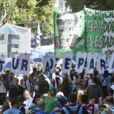 Marcha en la ciudad para reclamar paritarias libres