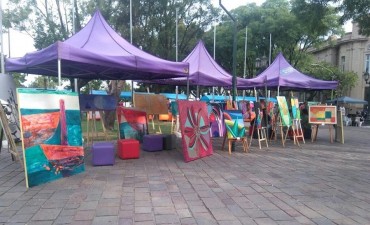 Artistas pl&aacute;sticos locales dijeron presente en el festival &ldquo;Verano Rock&rdquo;   