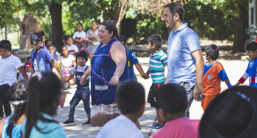 Escuelas Abiertas de Verano: Abella particip&oacute; de un festejo en R&iacute;o Luj&aacute;n