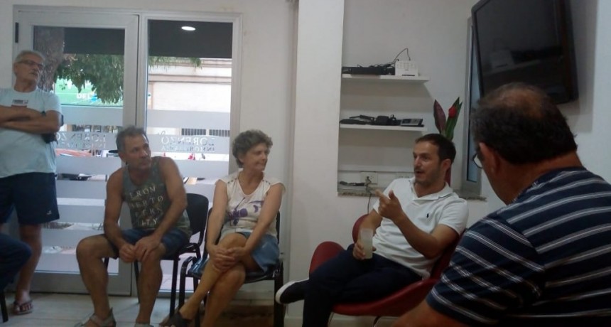 Abella se reuni&oacute; con vecinos de la calle 9 de Julio