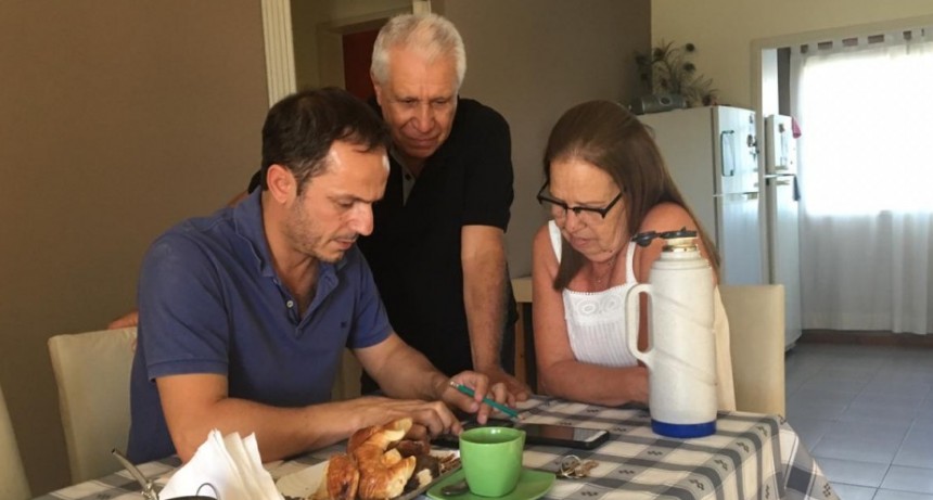 A m&aacute;s de tres a&ntilde;os del inicio de su gesti&oacute;n, Abella sigue bien cerca de los vecinos