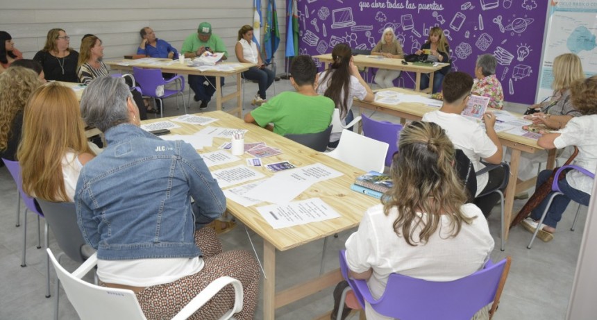 &ldquo;Hablemos de amor&rdquo;: con un caf&eacute; literario se celebr&oacute; el D&iacute;a de los Enamorados
