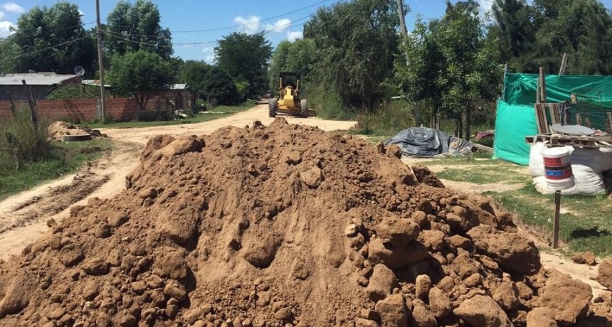 Trabajan en el entoscado de las calles de San Jacinto, Los Pioneros y Las Praderas