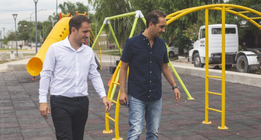 Abella recorri&oacute; las cinco nuevas plazoletas de San Felipe