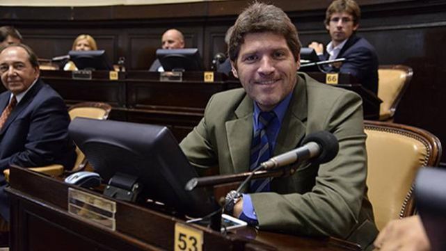 Diputado propone que piqueteros dejen de cobrar planes sociales