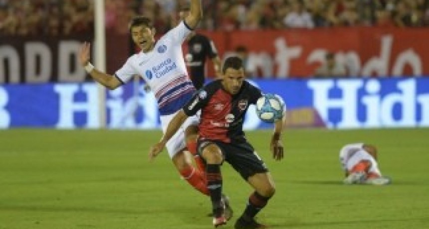Newell�s venci&oacute; a San Lorenzo con un golazo de Moreno