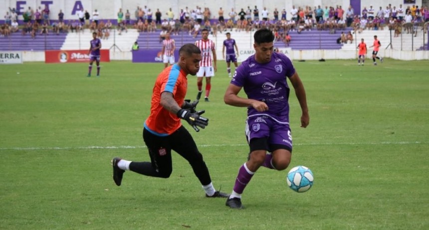 Sobre el final San Martin de Tucum&aacute;n sorprendi&oacute; a Villa D&aacute;lmine y le gan&oacute; 2 a 1