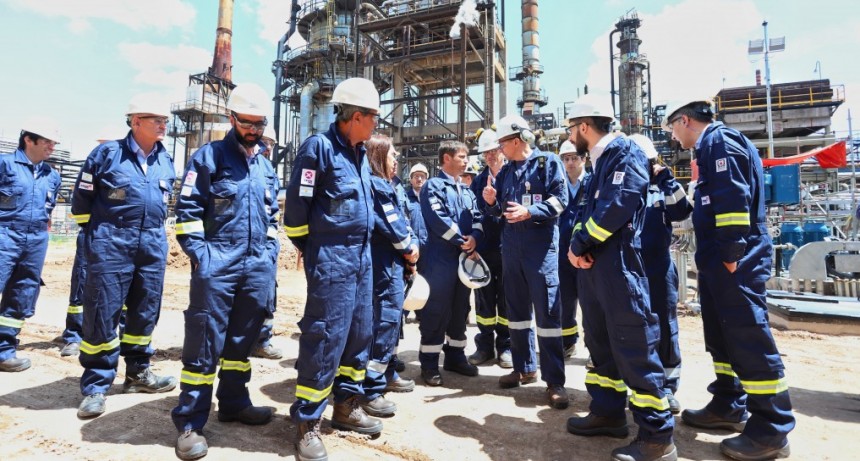 Kicillof visit&oacute; una refiner&iacute;a en Campana y reafirm&oacute; su apoyo a la industria petrolera