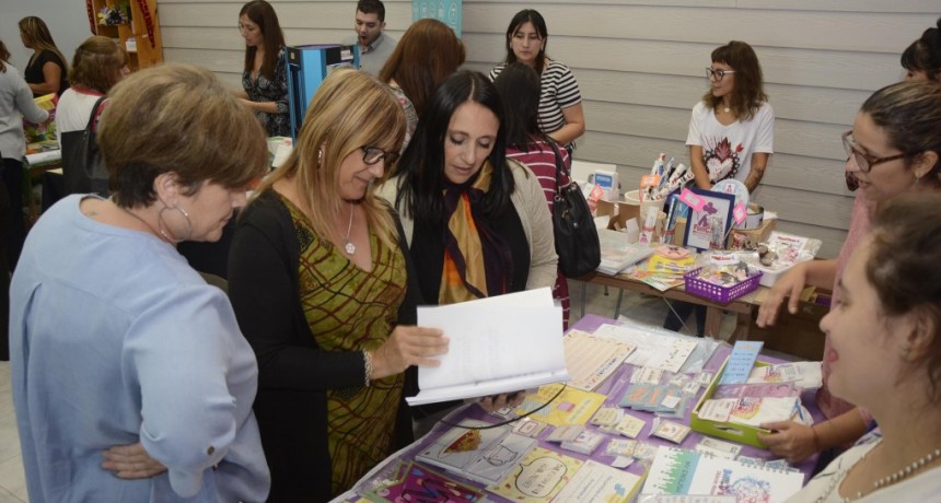 Docentes participaron de una feria de material did&aacute;ctico 