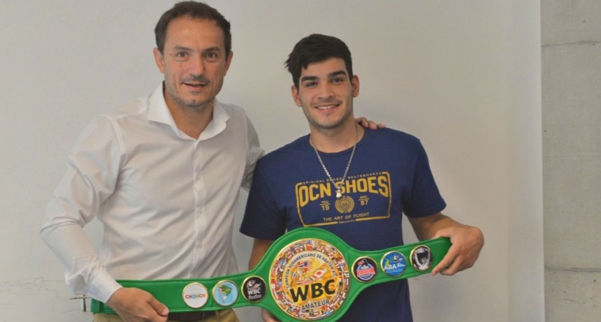 Boxeo: tras consagrarse campe&oacute;n en Chile, Alexis Manderioli fue recibido por Abella 