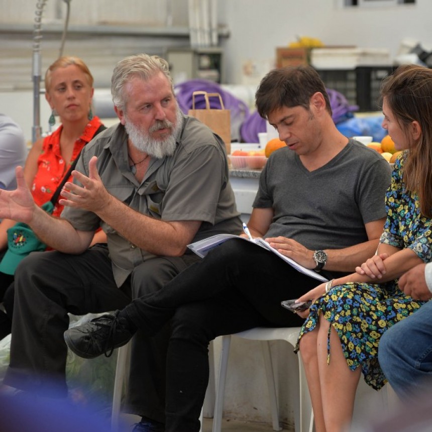 Kicillof se reuni&oacute; con trabajadores de la econom&iacute;a popular en un Centro de Acopio de La Plata