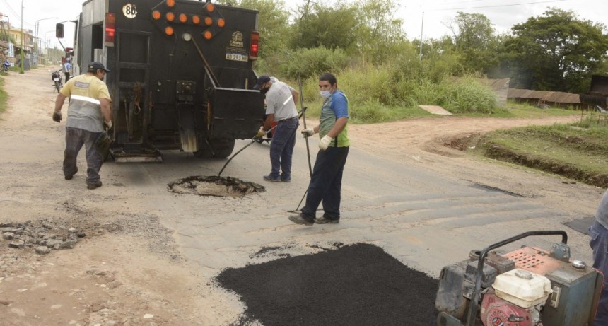 El Municipio volvió a realizar trabajos de bacheo en la ruta 4