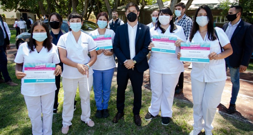 Kicillof y Gollan entregaron un diploma de reconocimiento a quienes finalizaron el curso de Vacunadores Covid-19