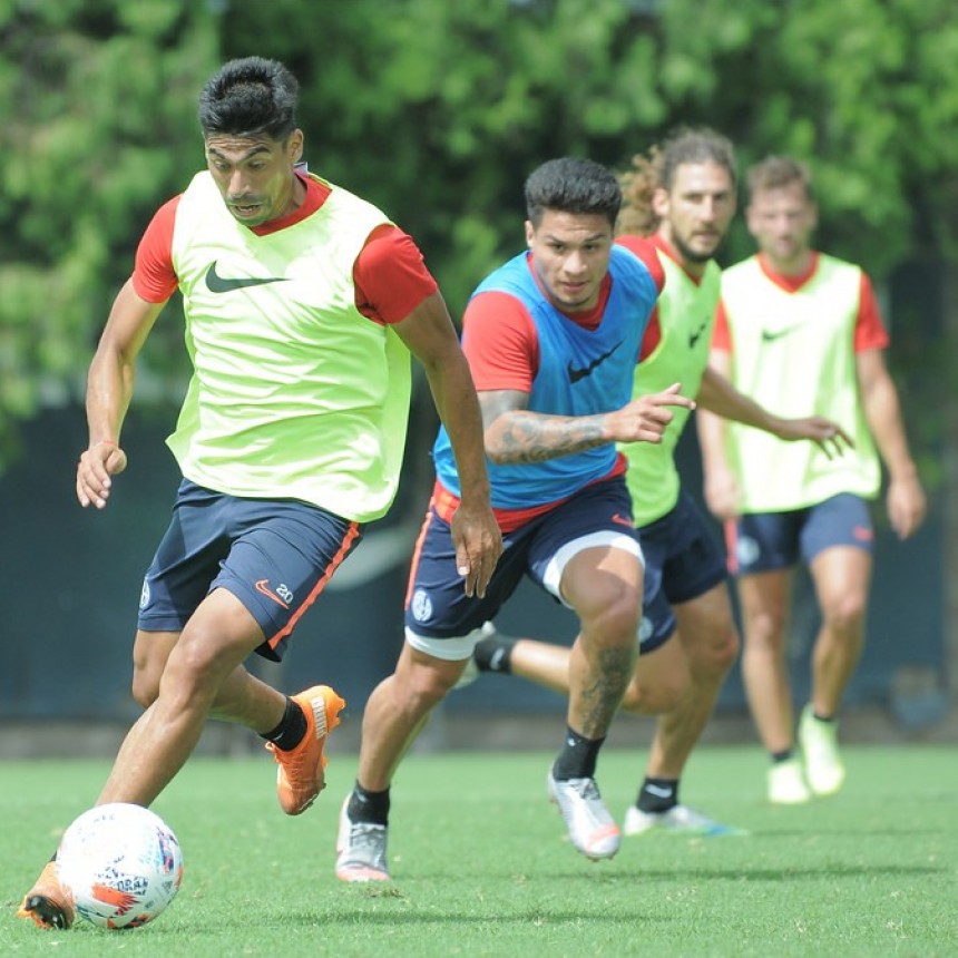 ENTRENAMIENTO EN CIUDAD DEPORTIVA : Fuerza y fútbol reducido