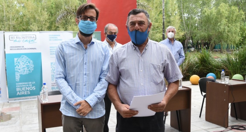 La Provincia entregó 700 escrituras a familias bonaerenses en ocho municipios