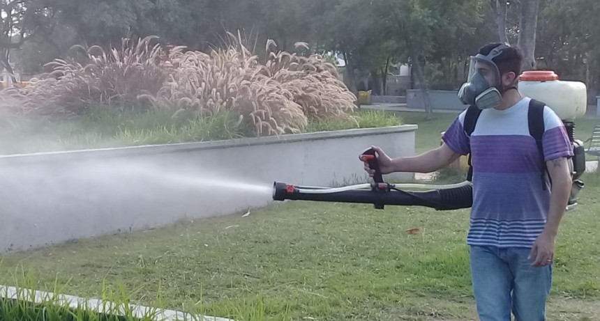   Ante la proliferación de mosquitos, el Municipio fumigó los espacios públicos 