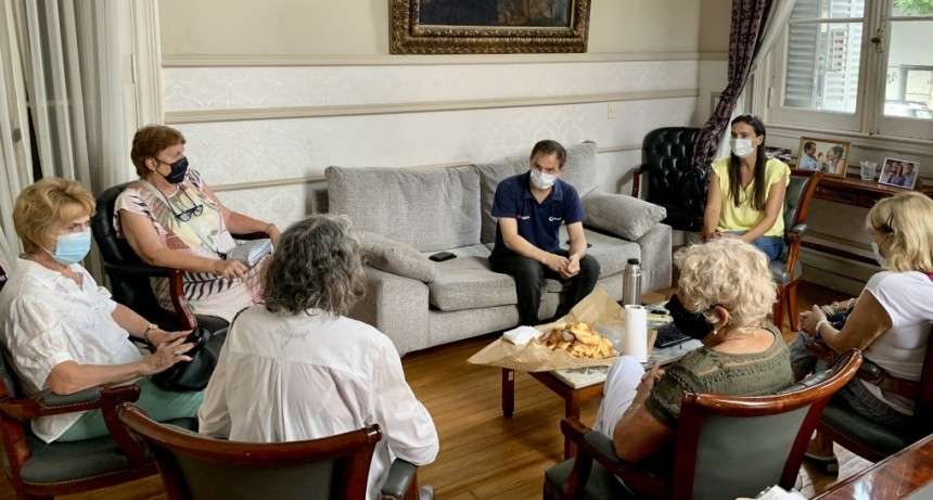 El Intendente se reunió con docentes jubiladas 