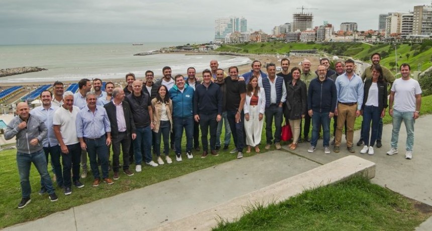 Abella participó de una cumbre de intendentes Pro