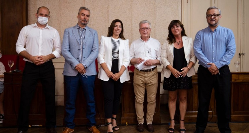 Abella guardó silencio mientras Macri y Vidal nos endeudaban, y ahora viene con exigencias al Gobernador