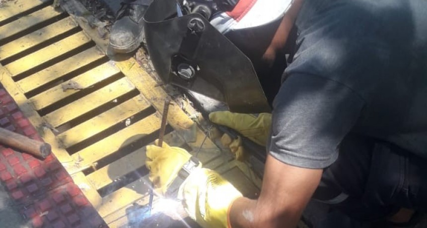 Reemplazan tapas de alcantarillas que habían sido vandalizadas