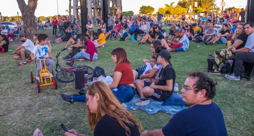 Campana celebró el Día de los Enamorados en la Nueva Costanera