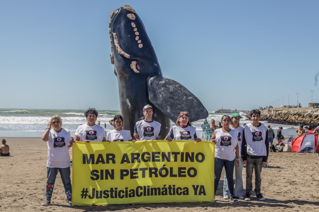 ¿Una ballena gigante en Mar del Plata? La instalación de Greenpeace por la defensa del Mar Argentino