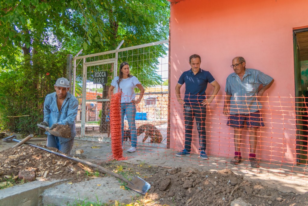Abella supervisó los trabajos de la extensión de la red de gas natural en el barrio El Destino