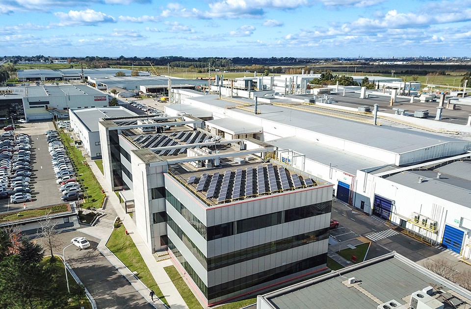 Toyota cerró 2025 con récord histórico de ventas a nivel mundial 