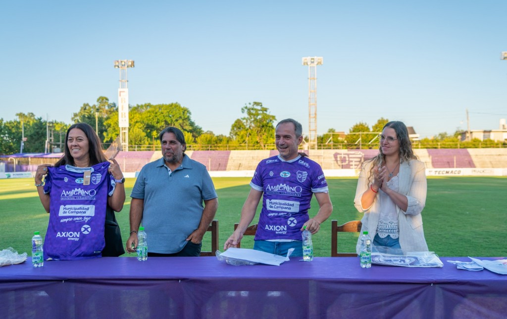 Abella fue reconocido por Villa Dálmine en la presentación de la nueva camiseta