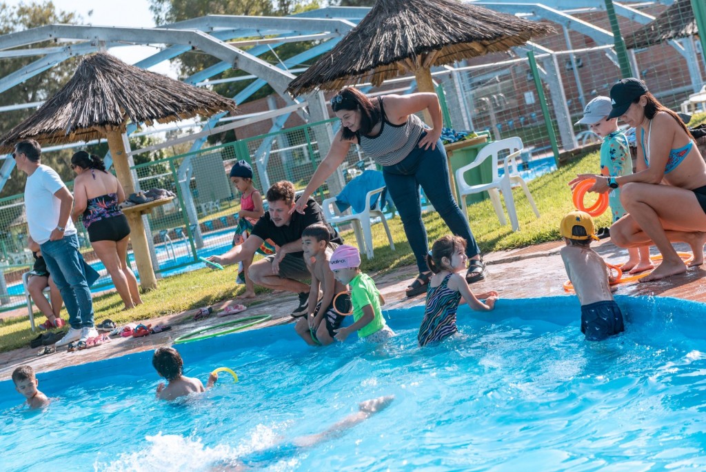 Carina Torres: “Por desidia de Elisa Abella, Campana es la única ciudad de la Provincia sin una pileta municipal para la colonia”