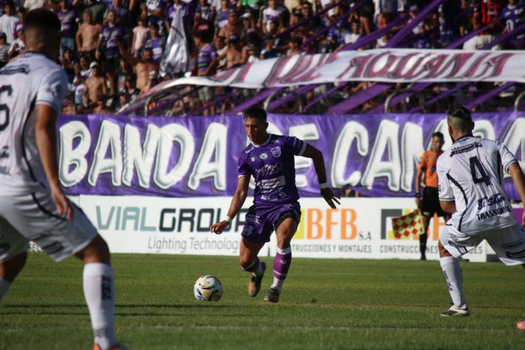 Villa Dálmine perdió en su debut como local