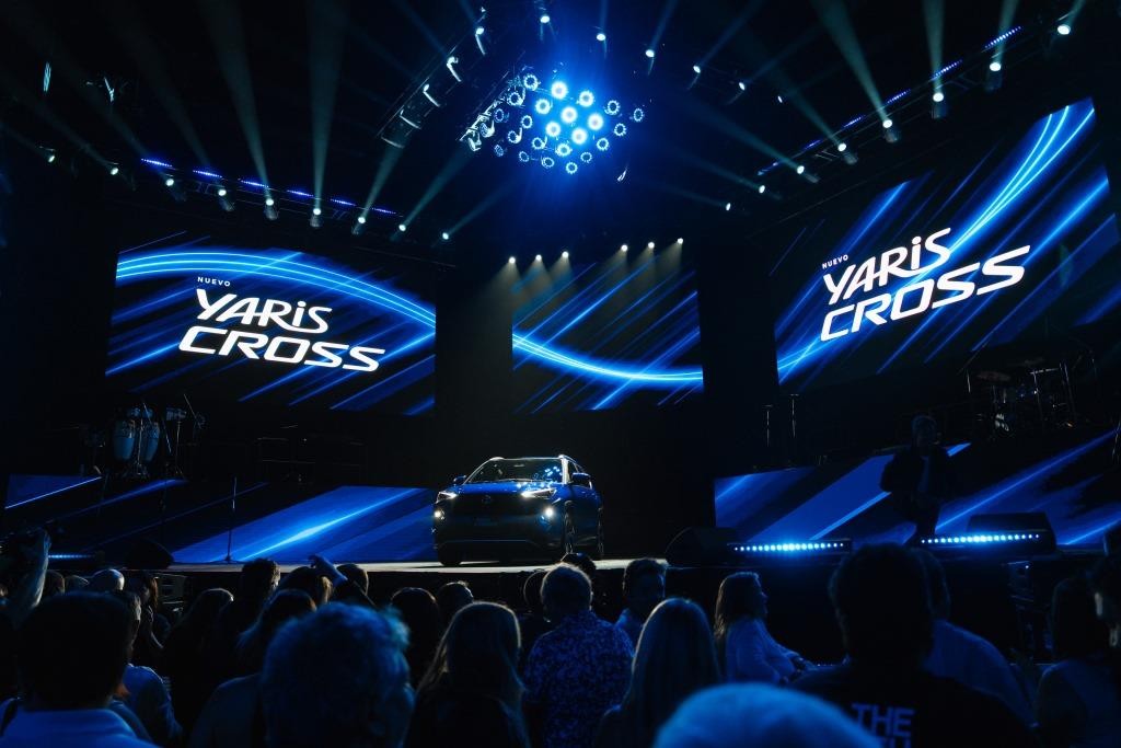 Toyota presentó el Yaris Cross con más de 2.000 clientes en Movistar Arena: show de Diego Torres y la nueva campaña de “tu primer Toyota híbrido”